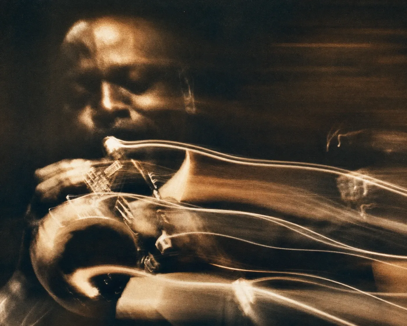 Músico de jazz en movimiento